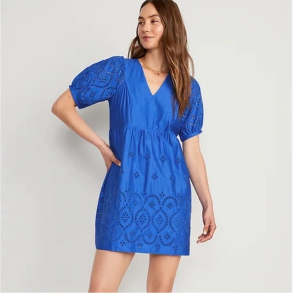Old Navy Dresses & Skirts - NWOT OLD NAVY V-neck Eyelet Mini Dress